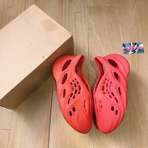 Yeezy Foam Runner ‘Vermillion’ Size 10